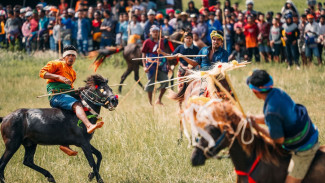 Pasola Sumba, Pertarungan Spektakuler Naik Kuda Bikin Deg-degan!
