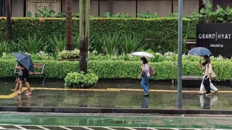 Hujan Ringan dan Awan Tebal Warnai Cuaca Bali–NTB, BMKG Imbau Waspada Petir di Kupang