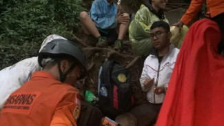 Lima Pendaki Gunung Batukaru Dievakuasi Tim SAR Tabanan