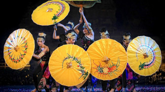 Makna Romantis di Balik Gerak Lembut Tari Payung Minangkabau