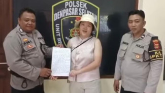 Polsek Denpasar Selatan Bantu WNA China Telusuri Tas Berisi Paspor yang Tertinggal di Ojek Offline