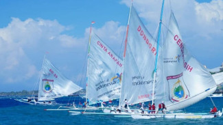 Festival Perahu Sandeq Mandar! Langit Biru, Debur Ombak, dan Deru Angin Saksi Perahu Sandeq Membelah Laut Mandar
