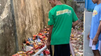 Gegana Bali Musnahkan Kembang Api Rusak di Ubung Denpasar