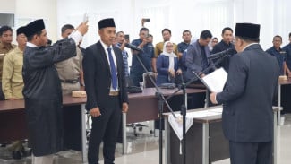 Bupati Najmul Lantik Ramdhan Jayadi Sebagai Dirut PDAM Amerta Dayan Gunung