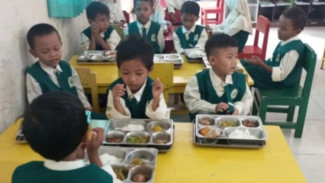 Belasan Ribu Siswa Madrasah di Mataram Nikmati MBG, Ringankan Beban Orang Tua