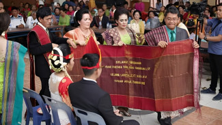 Mangulosi, Simbol Cinta, Restu, dan Komunikasi dalam Pernikahan