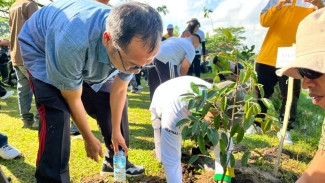 Kemenag Lobar Tanam Semangat Moderasi Melalui Kemah Bakti Ekoteologi 2025