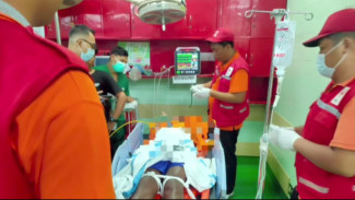 Evakuasi Pria Percobaan Bunuh Diri di Denpasar Selatan