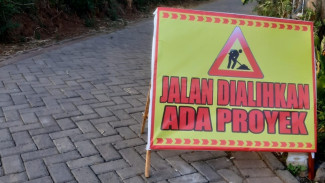 Proyek Pavingisasi Rp183 Juta Dinas Pertanian & Pangan Banyuwangi di Bajulmati Berhenti di Tengah Jalan