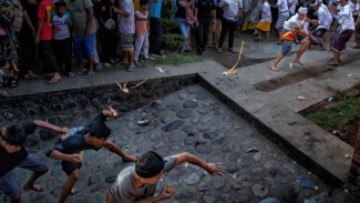 Perang Topat, Tradisi Unik Simbol Toleransi Hindu-Bali dan Muslim Sasak di Lombok