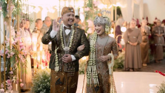 Mulai Neundeun Omong Hingga Buka Panto! Menyelami Keindahan Pernikahan Adat Sunda