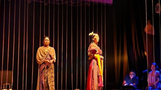 Dende Tamari, Seruan Teater untuk Kebenaran dan Keberanian Perempuan