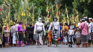Tradisi Ngerebeg! Ritual Tolak Bala, Pembersihan Desa dan Kesejahteraan Bali Aga