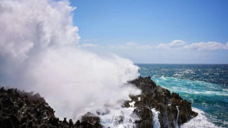 Menikmati Atraksi Ombak Raksasa di Water Blow Nusa Dua