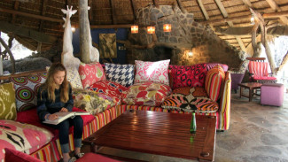 Mara River Safari Lodge Penginapan Unik Bernuansa Safari Afrika di Bali