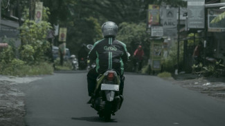DPRD Bali Sahkan Aturan Baru: Ojol Pengangkut Wisatawan Wajib Ber-KTP Domisili Bali