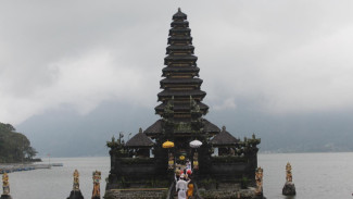Pura Ulun Danu Batur Pura Suci Penjaga Harmoni Alam dan Spiritualitas Kintamani Bali