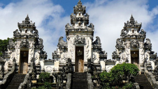 Gerbang Surga Bali, Menapaki Anak Tangga Menuju Pura Lempuyang Luhur