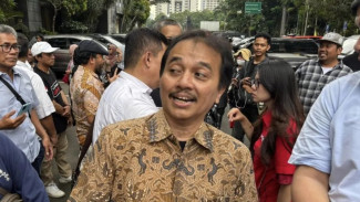 Kasus Tudingan Ijazah Palsu Jokowi, Roy Suryo Tidak Takut Jadi Tersangka dan Pilih Senyum Aja Dulu