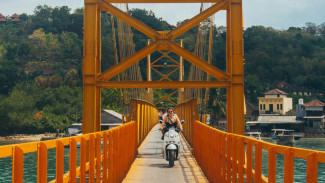 Jembatan Kuning Nusa Lembongan dan Nusa Ceningan Wisata Ikonik Bali
