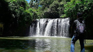 Air Terjun Kima Atas, Hidden Gem Alam Manado dengan Kolam Alami & Trek Ringan