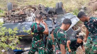 Truk Dalmas Polri Muatan Amunisi Milik TNI Terguling di Moti Toi Dompu