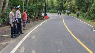 Mobil Berpenumpang Wisatawan China Terjun ke Kebun Warga, 5 Orang Meninggal