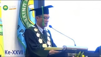 Pesan Moral Rektor Basri Mulyani di Wisuda UGR: Masa Depan Tak Ditentukan oleh Ijazah Semata