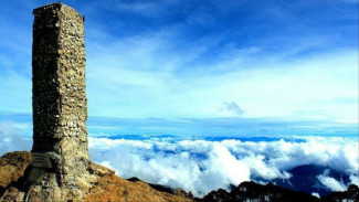 Gunung Latimojong, Destinasi Pendakian Tertinggi di Sulawesi dengan Panorama yang Menakjubkan