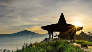 Puncak Suroloyo, Wisata Alam Pegunungan dengan Panorama Terindah di Kulon Progo
