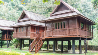 Desa Woloan Sulawesi Kampung Pengrajin Rumah Adat Minahasa yang Menawan