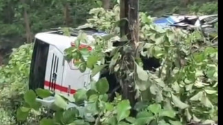Bus Terjun ke Jurang Arak-Arak 7 Penumpang Luka-Luka, Polisi Selidiki Penyebab