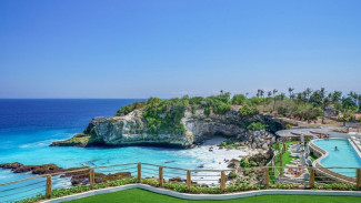 Blue Lagoon Nusa Ceningan, Hidden Gem Biru Elektrik di Bali yang Bikin Susah Move On
