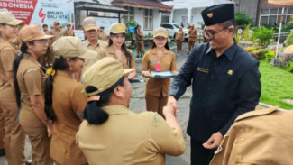 Kadis Buleleng Tekankan Implementasi Core Value ASN Saat Penyerahan SK PPPK Paruh Waktu