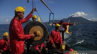 Prosesi Sigofi Ngolo 2024 Khusyuk di Teluk Jailolo