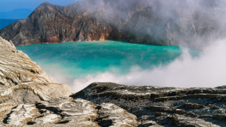 Eksotisme Ijen, Perpaduan Blue Fire dan Tradisi Penambang Belerang yang Mendunia