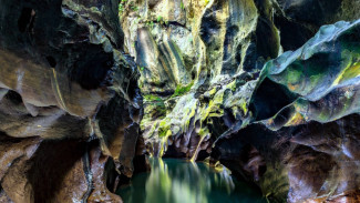 Menguak Ngarai Tersembunyi di Hidden Canyon Beji Guwang