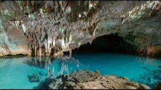 Gua Rangko, Surga Tersembunyi dengan Air Biru Kristal di Labuan Bajo