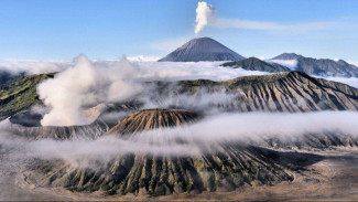 Legenda Gunung Semeru dan Kisah Paku Bumi