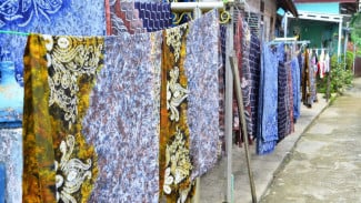 Menjelajahi Kampung Sasirangan, Surga Kain Khas Kalsel