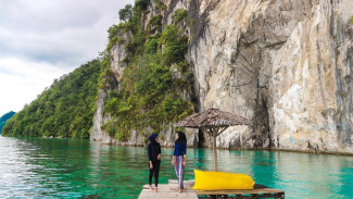 Tebing Hatu Pia, Surga Tersembunyi di Maluku, Spot Foto & Panorama Laut Eksotis