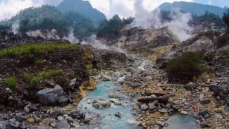 Menyusuri Kawah Ratu, Destinasi Trekking Paling Populer di Gunung Salak