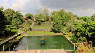 Wisata Edukatif Penuh Sejarah Ala Taman Narmada Lombok