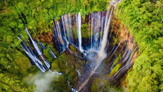 Niagara Indonesia di Air Terjun Tumpak Sewu