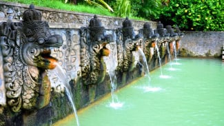 Oase Alami Pemandian Air Panas Banjar di Tengah Bali Utara