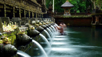 Jejak Mata Air Suci dan Ritual Melukat di Pura Tirta Empul
