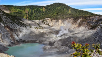 Destinasi Gunung Tangkuban Perahu yang Menyimpan Legenda
