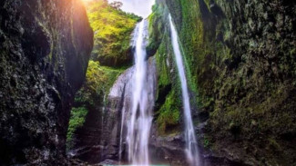 Harmoni Keagungan Alam dan Legenda Mahapatih di Air Terjun Madakaripura