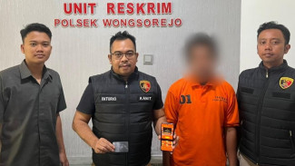 Main Judi Online di Rumah, Riki Warga Bajulmati Digelandang Reskrim Polsek Wongsorejo