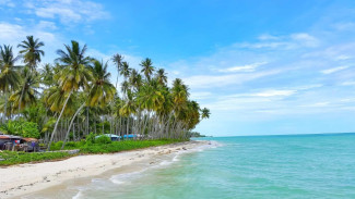 Pesona Syahdu di Tepian Pantai Biduk-Biduk
